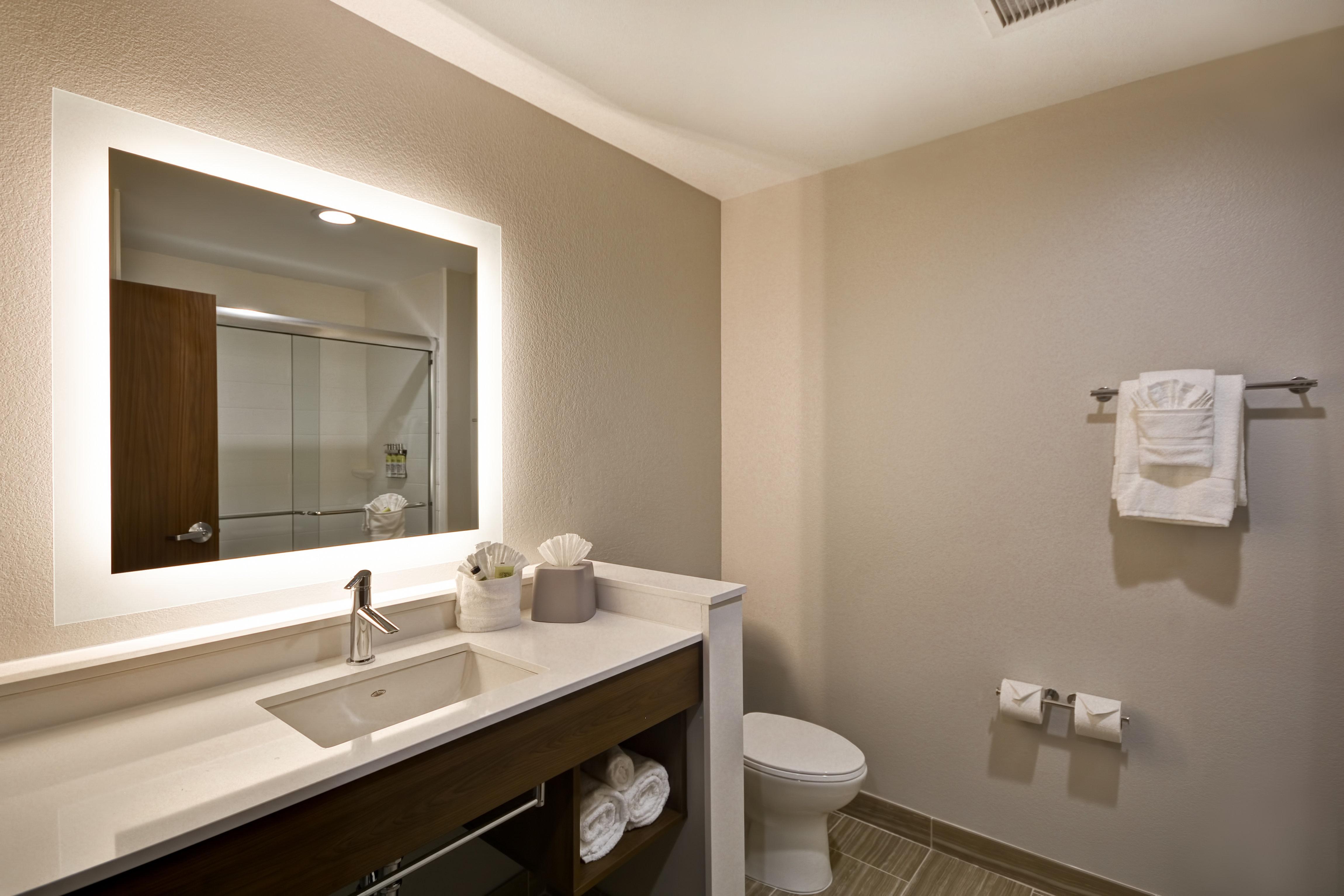 Holiday Inn Express & Suites - Houston Nasa - Boardwalk Area By Ihg Сийбрук Екстериор снимка