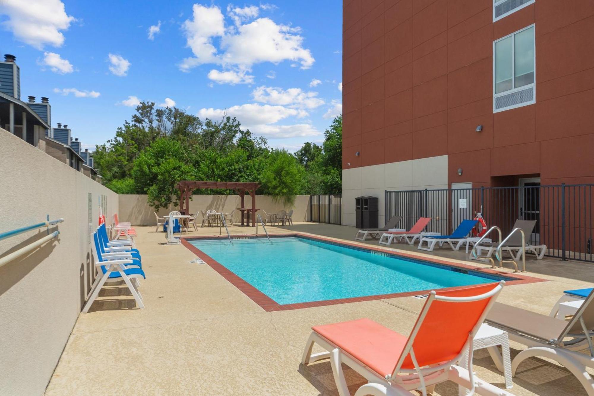 Holiday Inn Express & Suites - Houston Nasa - Boardwalk Area By Ihg Сийбрук Екстериор снимка